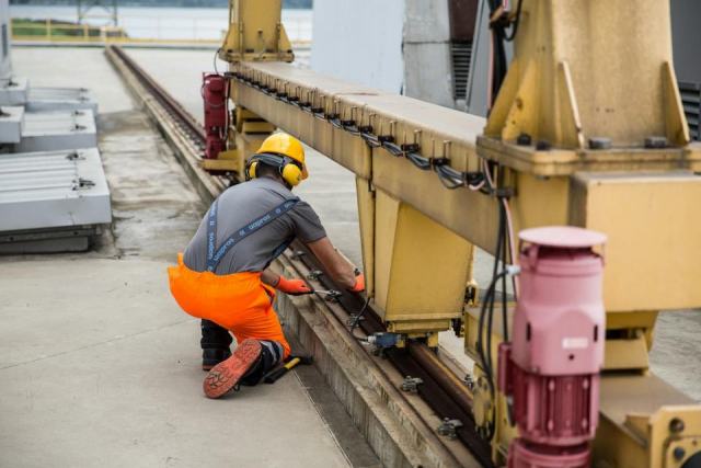 Maintenance rapide ou durable : comment arbitrer pour vos équipements critiques ?