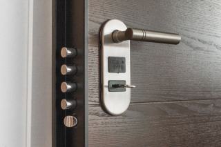 Prix ouverture de porte : ce qui fait varier la note